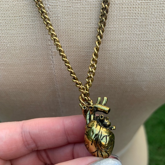 Anatomically Correct Heart Necklace - Picture 3 of 15